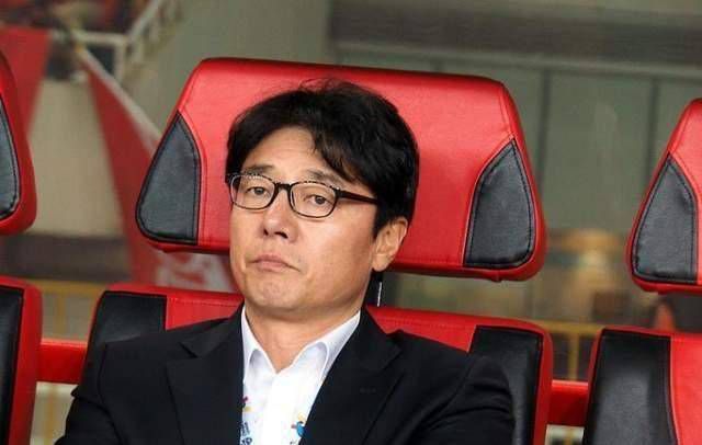 阿森纳希望与这位25岁的日本后卫签下新合同，斯基拉指出，双方距离续约至2028年仅一步之遥。